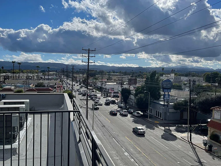 Reseda Blvd — Photo 19