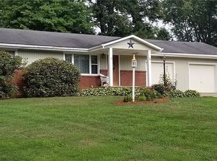 16 Sunnybrook Dr, New Castle, PA 16105