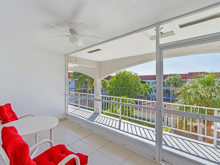 581 Blue Heron Dr #317-B — Photo 4