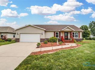 10 Cabernet Ln, Oregon, OH 43616