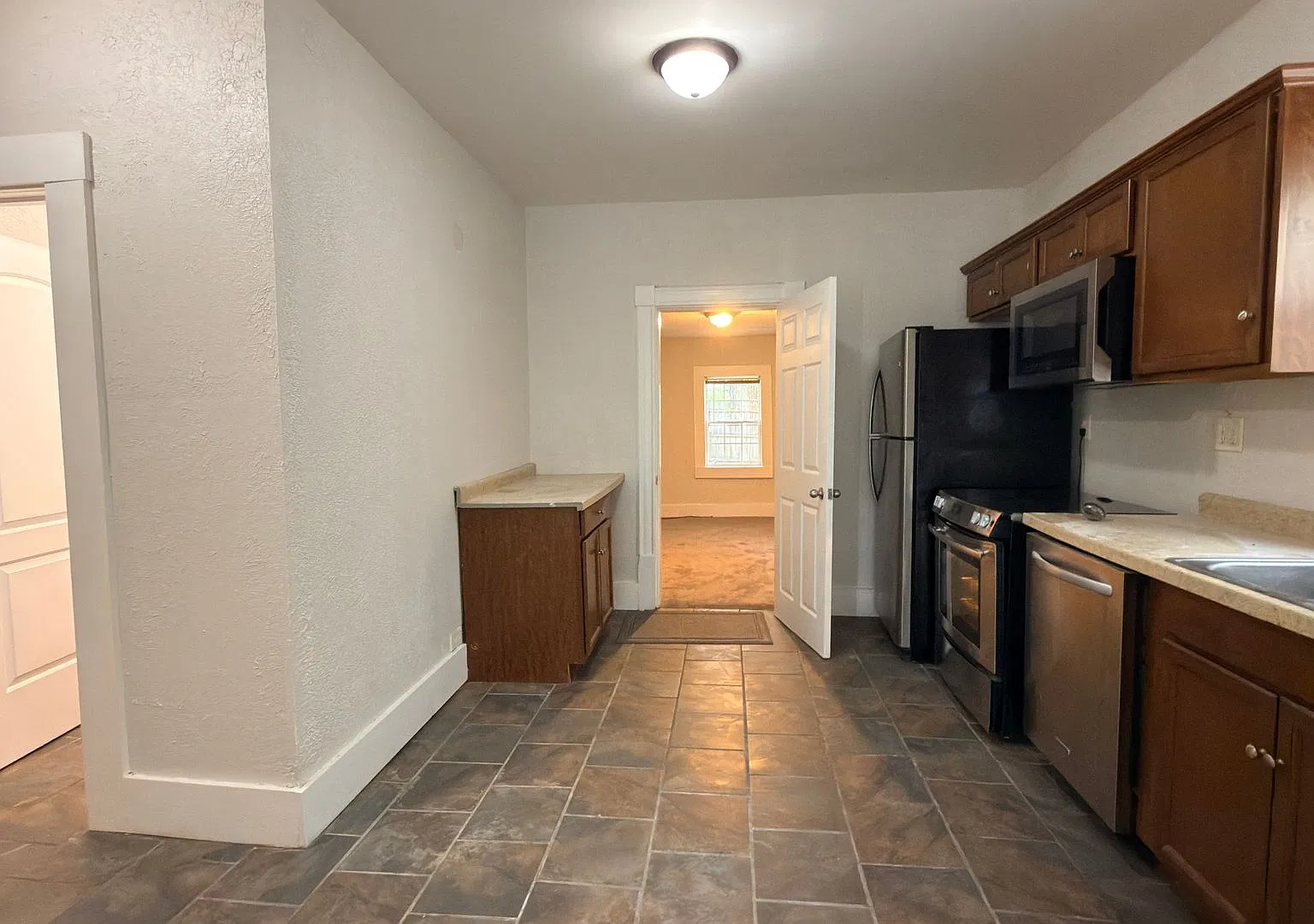 Downtown...Ground Floor — Photo 3