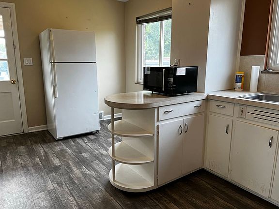 3rd image of 2116-2122 Farleigh Rd #2118