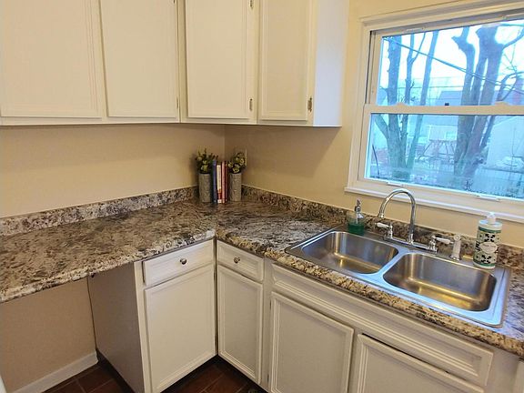 2nd image of 3580 Medina Ave