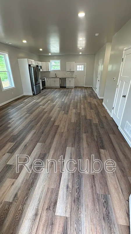 2 bed, 1.0 bath, 1152 sqft, $1,550 — Photo 2