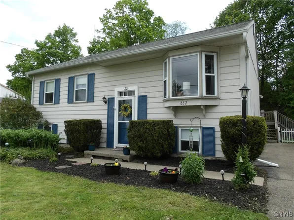 852 S Lamont Cir, Cortland, NY 13045