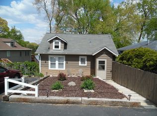 3524 Highland Dr, Island Lake, IL 60042