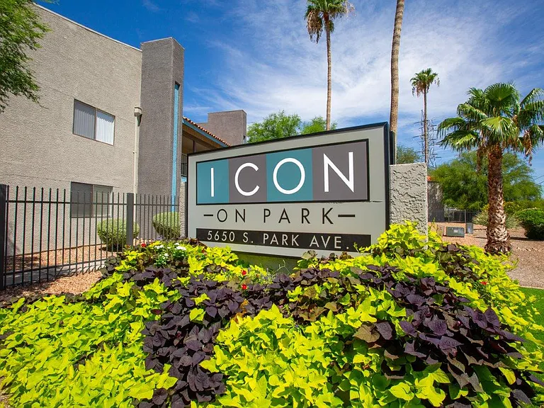 Icon on Park — Photo 32