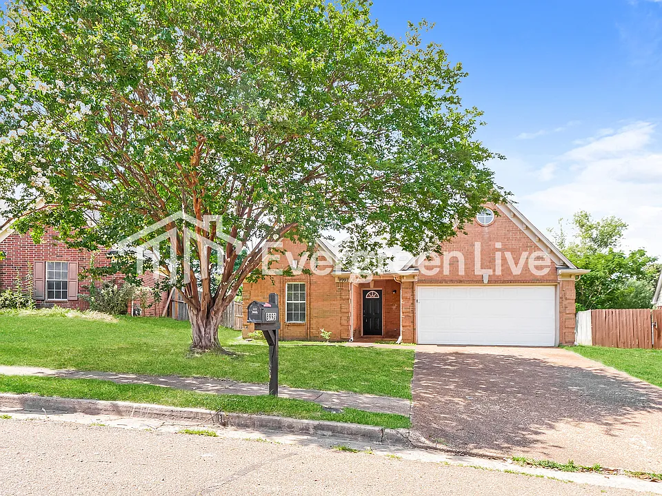 8992 Gracie Ln