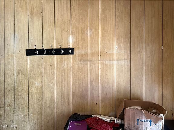 5th image of 309 Orchard Ave NE