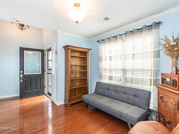 3rd image of 4145 Chaucer Dr