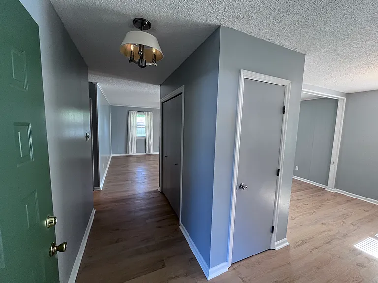 113 Cornwall Ct — Photo 3