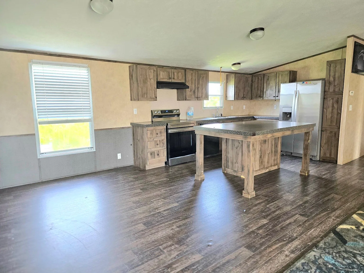 3 bed, 2.0 bath, $1,350 — Photo 2