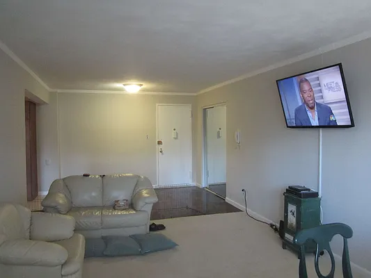 Sold by Winzone Realty Inc | media 9