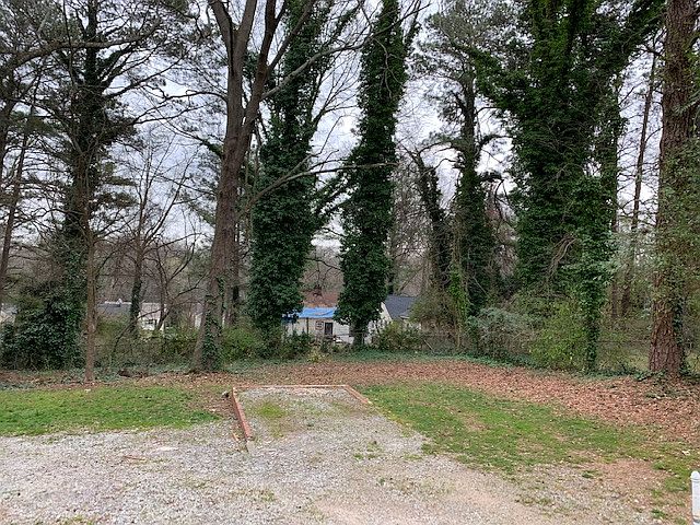 2nd image of 1388 Lockwood Dr SW