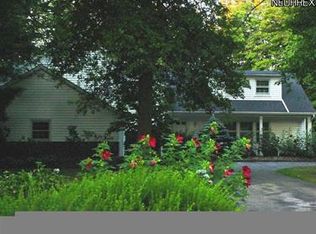 18043 Lost Trl, Chagrin Falls, OH 44023