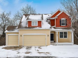 6801 Oak Ridge Ct, Shakopee, MN 55379