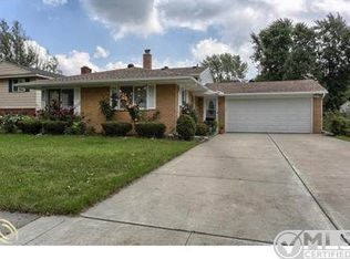 15592 Fitzgerald St, Livonia, MI 48154