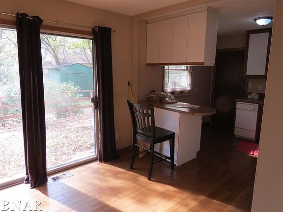 5th image of 1415 Essex Ct