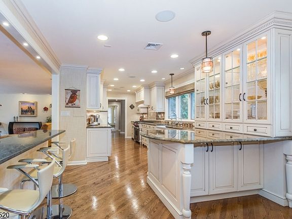 3rd image of 13 Woodland Ave