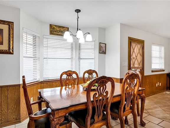 5th image of 537 SW 53rd St