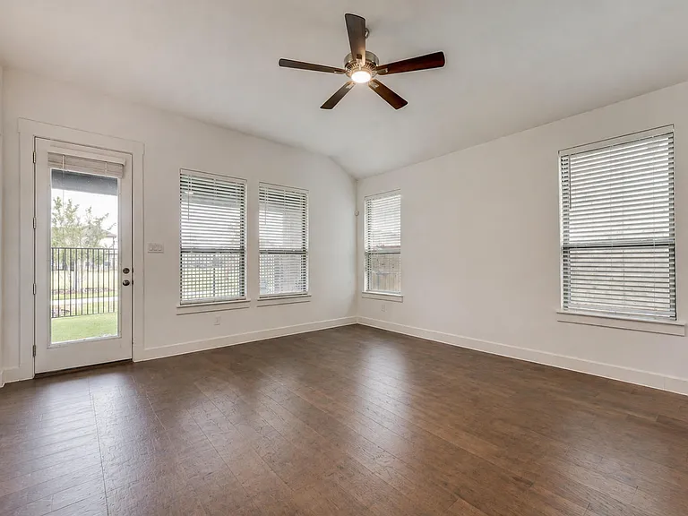 2161 Hermann Ln — Photo 3