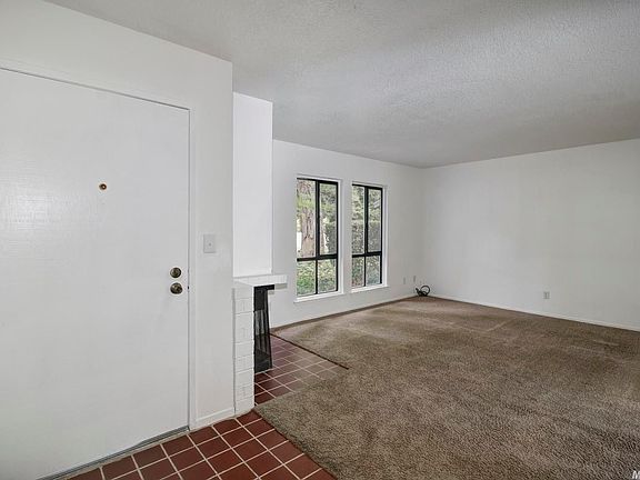 4th image of 407 Safflower Pl