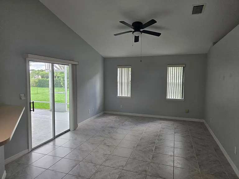 292 Carmel Dr — Photo 6
