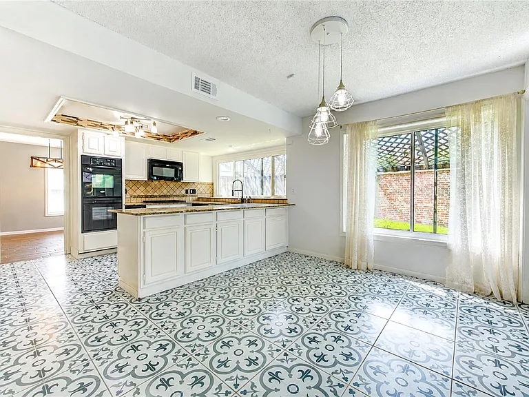 13103 Wickersham Ln — Photo 9