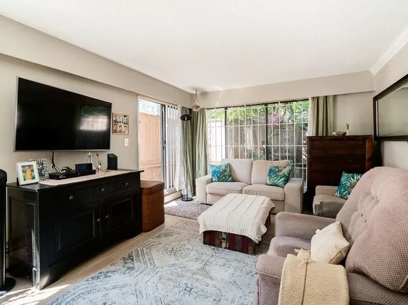 2190 W 8th Ave #102, Vancouver, BC V6K 2A4