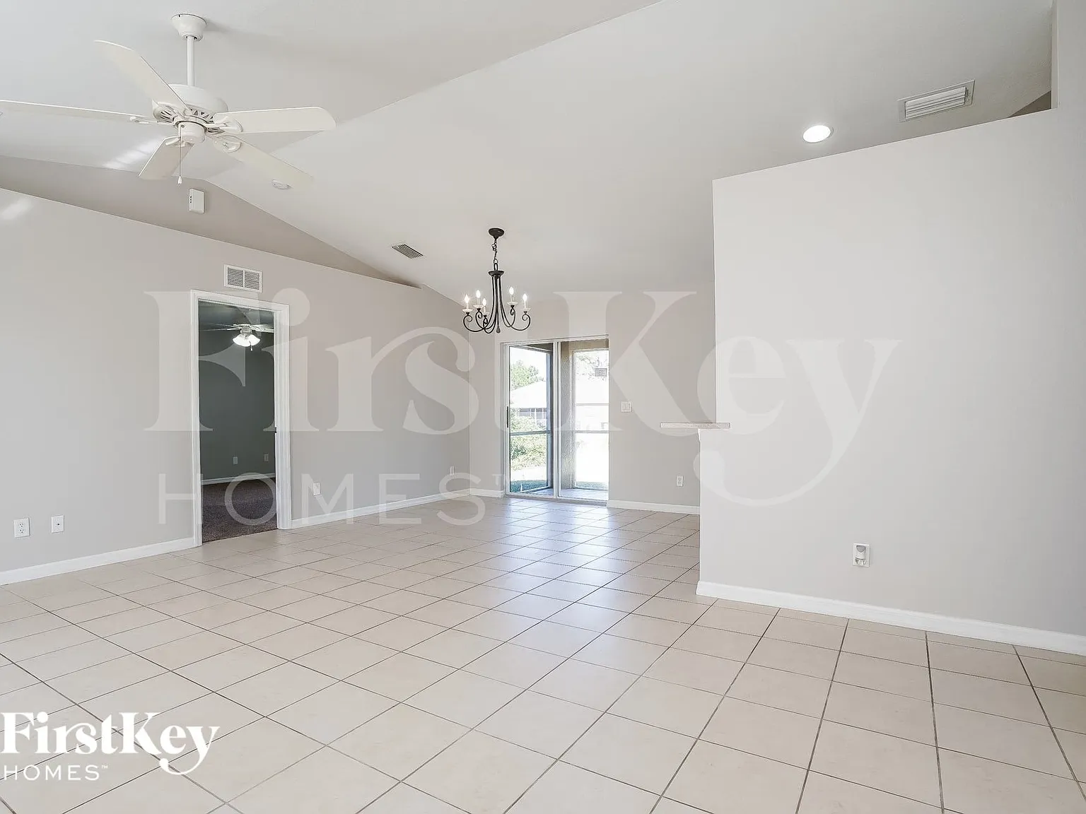 3 bed, 3.0 bath, 1563 sqft, $1,600 — Photo 2