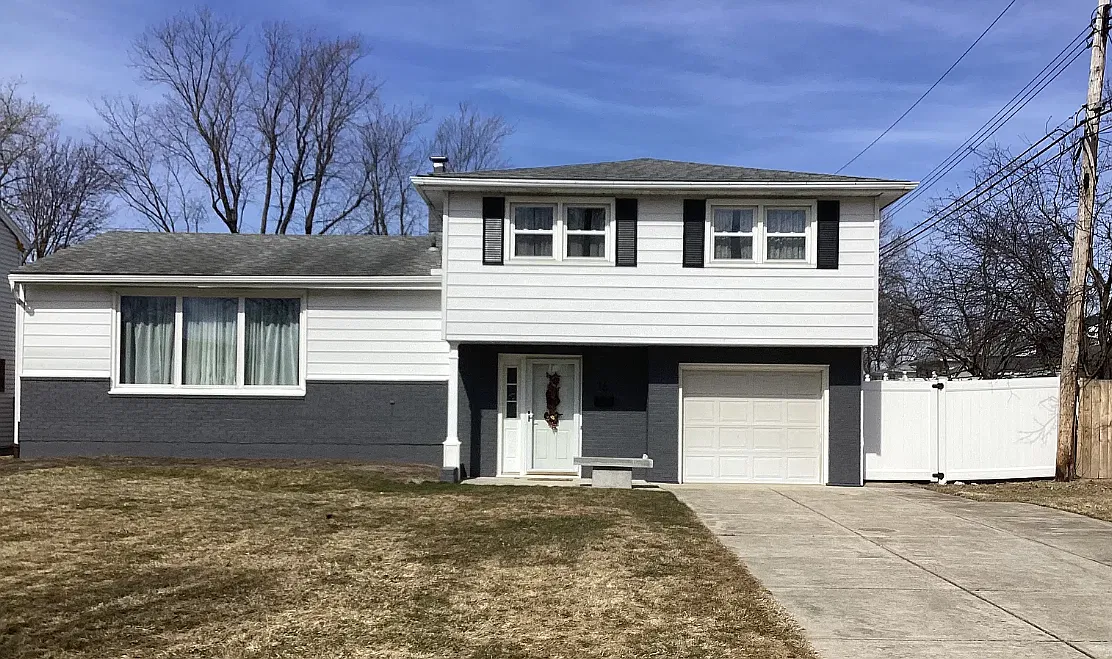 3 bed, 1.5 bath, 1567 sqft, $2,300 — Photo 1