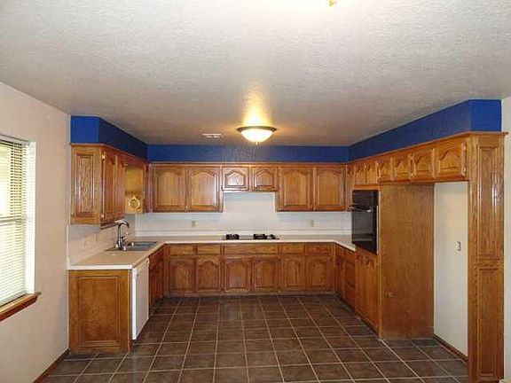 4th image of 1615 Blue Lakes Dr
