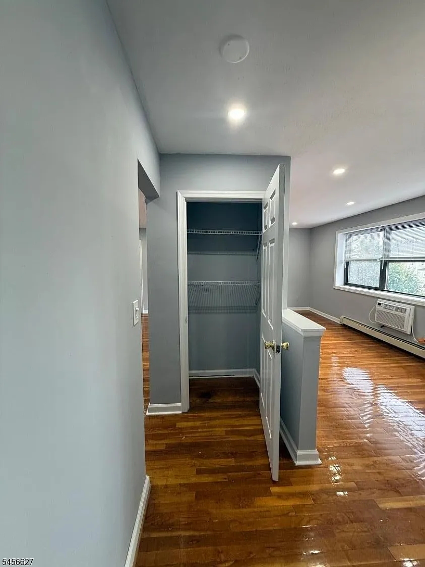1 bed, 1.0 bath, $1,825 — Photo 3