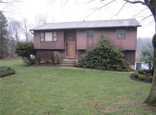 8 Kakiat Ln, Spring Valley, NY 10977