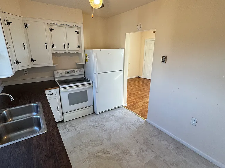 1533 Honeyville Rd #B — Photo 2