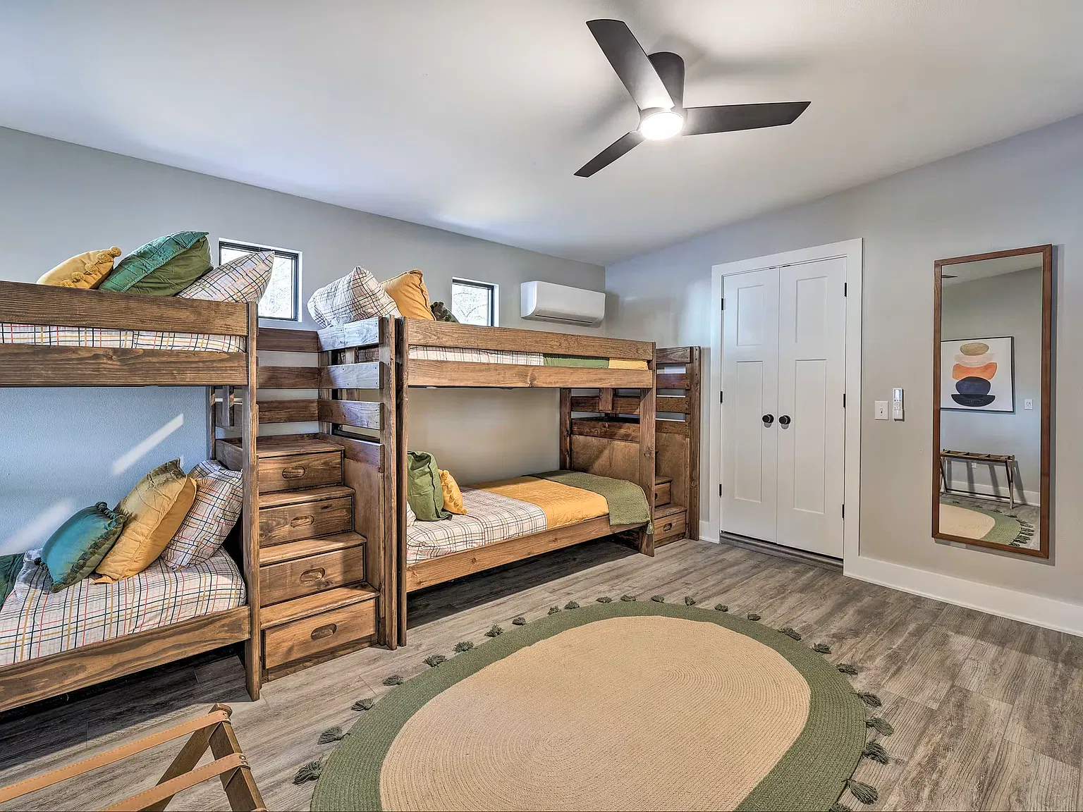 4 bed, 1953 sqft, $2,300 — Photo 3