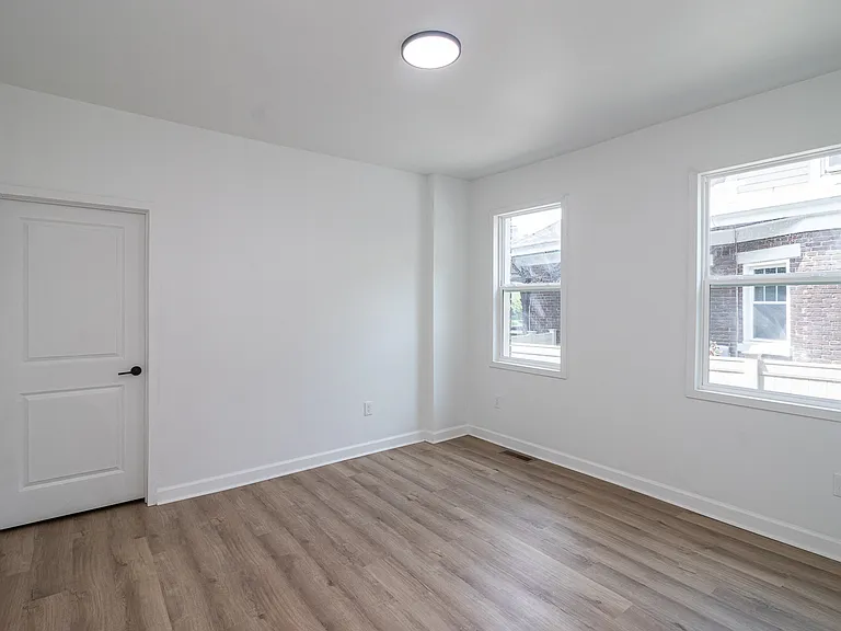 2328 Saint James Ave #1 — Photo 10