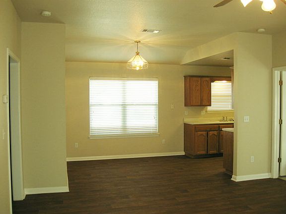 3rd image of 1654 Honeysuckle Ln