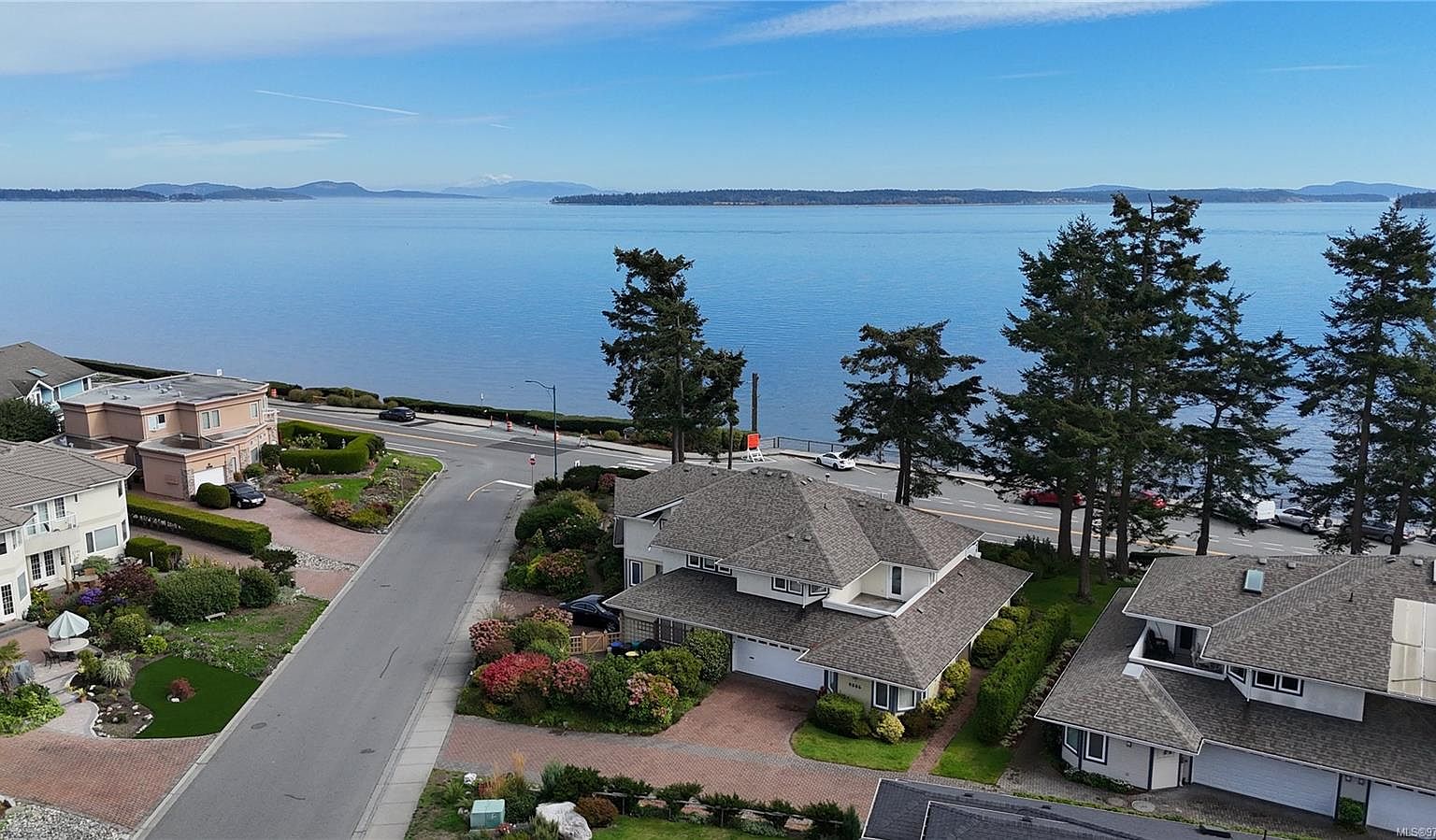 9386 Lochside Dr, Sidney, BC V8L 5R5 MLS 977270 Zillow