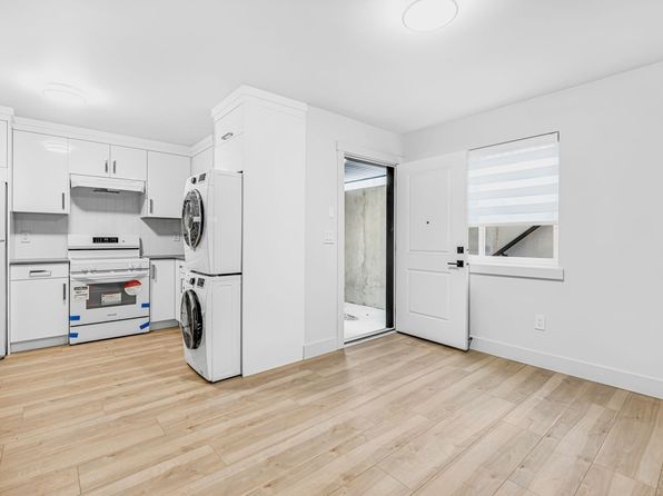 2 bedroom rental in Surrey — photo 3