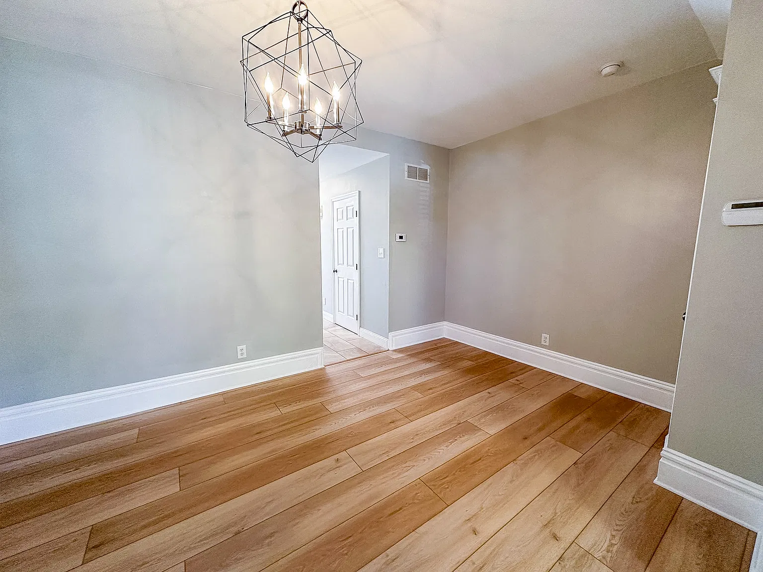 2 bed, 2.5 bath, 1840 sqft, $1,950 — Photo 4