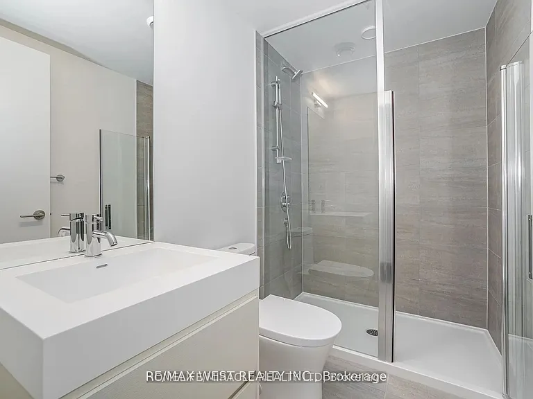 9 Tecumseth St #401 — Photo 22