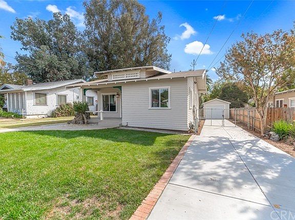 3rd image of 611 Linda Pl