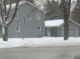 725 S Silverbrook Dr, West Bend, WI 53095