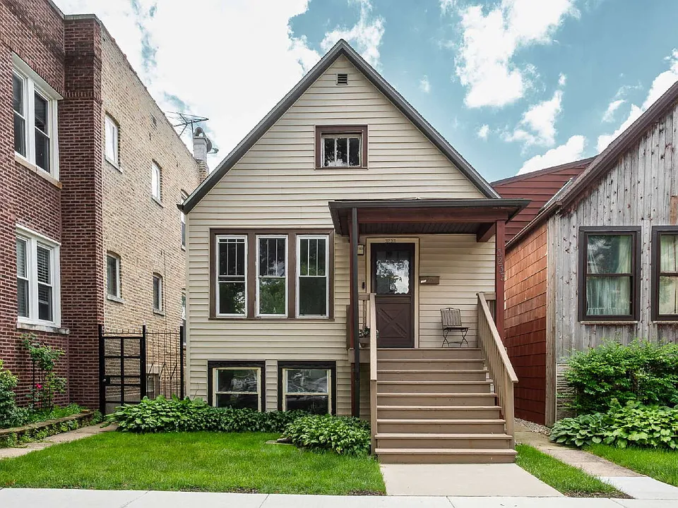 3233 W Berteau Ave