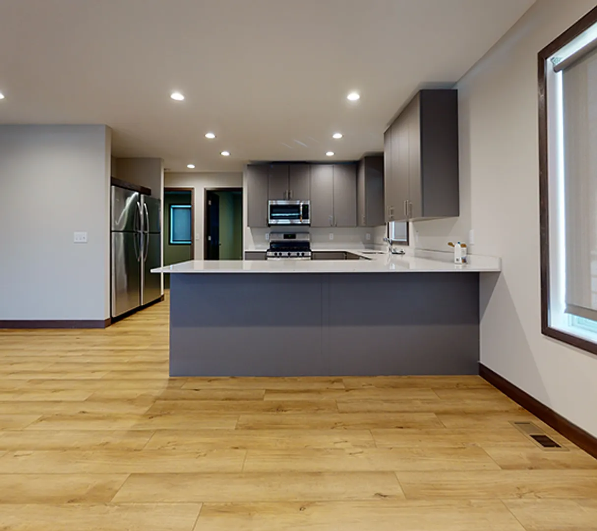 7 bed 3 bath house — Photo 2
