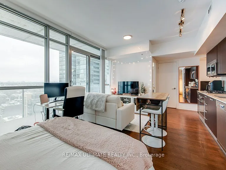 375 King St W #2710 — Photo 16