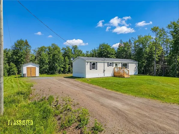 7 Clara St, Lincoln, NB E3B 0T8