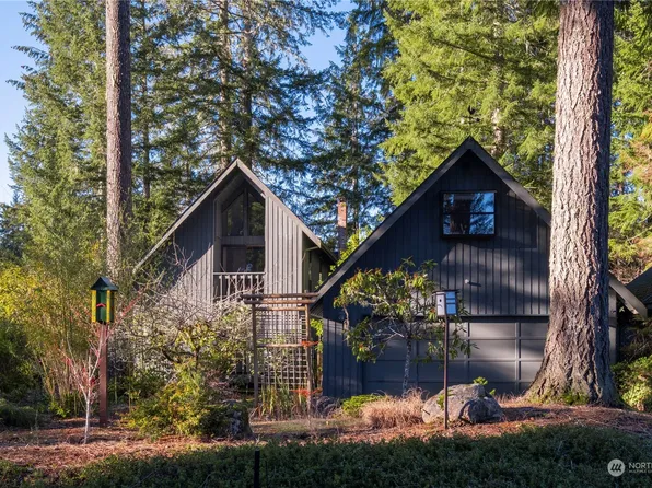 410 N Fairway Drive E, Hoodsport, WA 98548