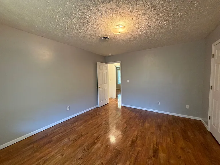 14615 Hobby Dr — Photo 12
